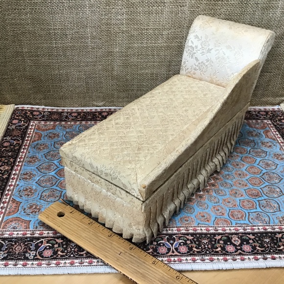 Vintage Small Jewelry Music Box - Picture 8 of 16